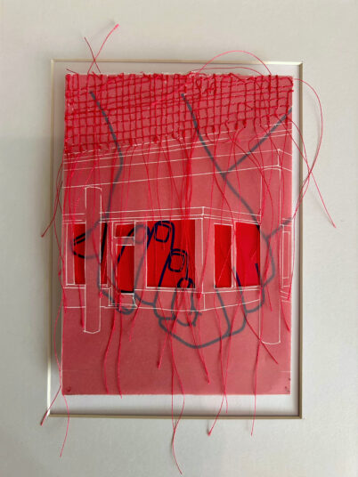 Lena Schmidt: ohne Titel (B-freundet I);
Edition Kunstraum B 2025;
Collage, Zeichnung, Stickerei; Gesamtmaße inkl. weißer Objektrahmen 24x18 cm