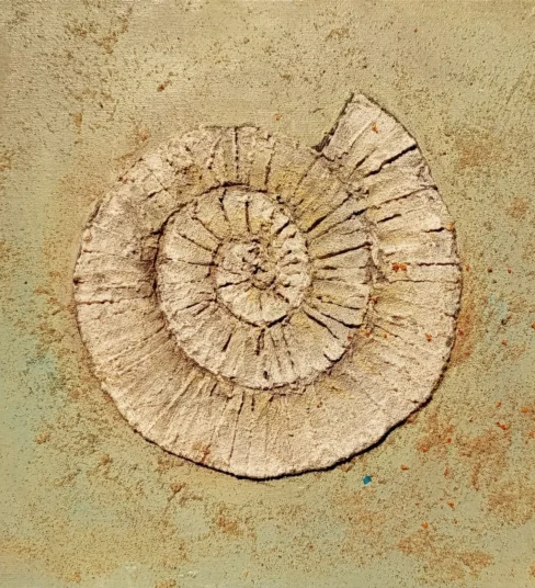 »Ammonit«, Bärbel Stolzenburg, 2025, Mixed Media, 15 × 15 cm, 120,– €